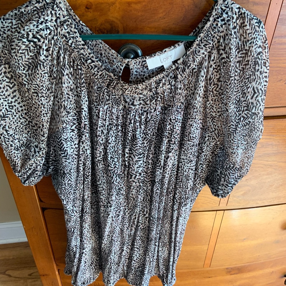 Anne Taylor leopard print top with elastic